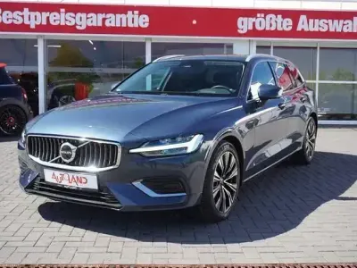 Gebraucht Volvo V60 197 PS (144 kW) 2022 Blau Kombi