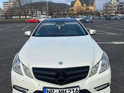 Gebraucht Mercedes E200 AMG 184 PS (135 kW) 2012 Weiß Coupé