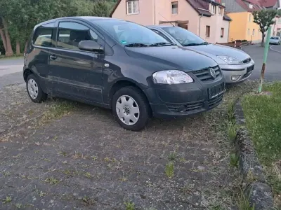 Gebraucht VW Fox 54 PS (39 kW) 2006 Schwarz Kleinwagen