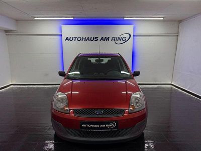 Gebraucht Ford Fiesta Ambiente 60 PS (44 kW) 2006 Rot Kleinwagen
