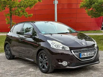 Gebraucht Peugeot 208 Allure 114 PS (83 kW) 2012 Schwarz Kleinwagen
