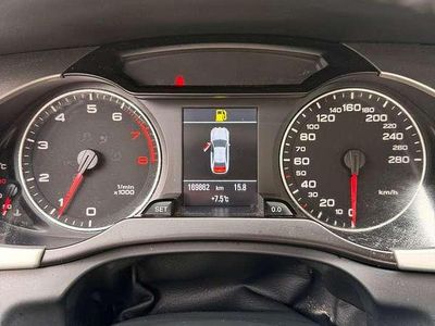 Gebraucht Audi A4 Ambiente 120 PS (88 kW) 2011 Rot Limousine