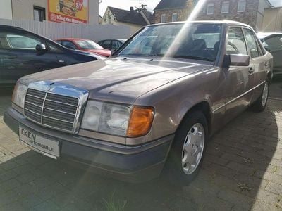 Gebraucht Mercedes E220 Sportline 150 PS (110 kW) 1993 Beige Limousine
