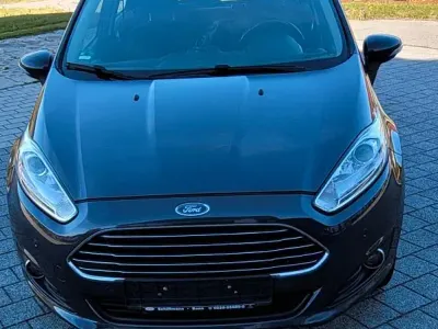 Gebraucht Ford Fiesta Titanium 101 PS (74 kW) 2014 Grau Kleinwagen