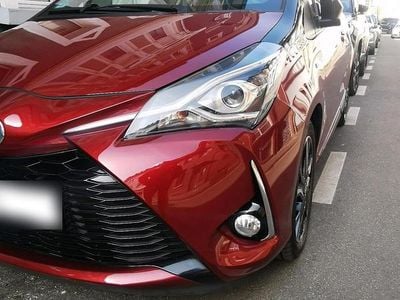 Gebraucht Toyota Yaris Hybrid 105 PS (77 kW) 2018 Rot Kleinwagen