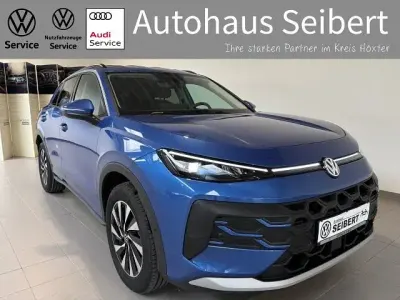 Gebraucht VW T-Roc Cabriolet Life 150 PS (110 kW) 2026 Blau SUV