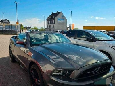 Grau Gebraucht 2013 Ford Mustang Cabrio | 15.500 €