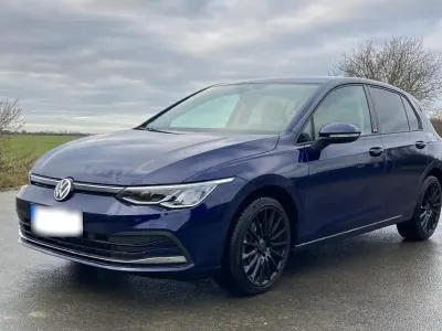 Gebraucht VW Golf VIII 131 PS (96 kW) 2023 Violet Limousine