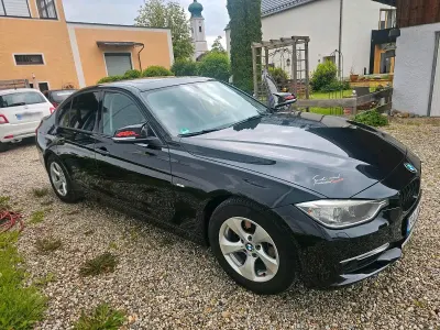 Gebraucht BMW 320 163 PS (119 kW) 2012 Schwarz Limousine