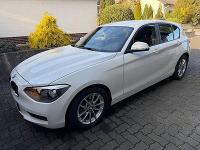 Gebraucht BMW 114 102 PS (75 kW) 2013 Weiß Kleinwagen