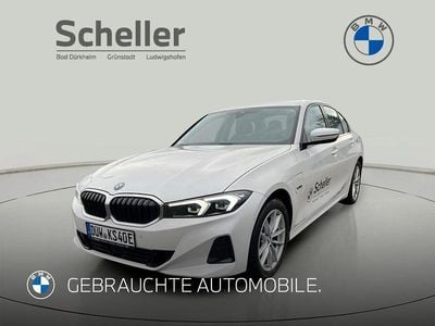 Weiß Gebraucht 2022 BMW 330e Sport Line Limousine | 32.900 € (Fairer Preis)