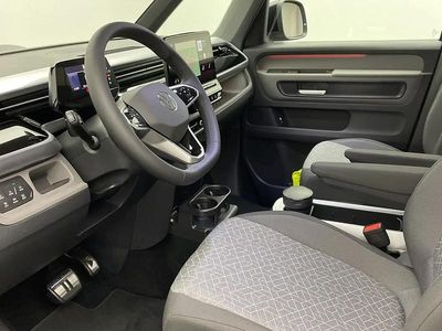 Silber Gebraucht 2025 VW ID. Buzz Pro Van / Kleinbus | 59.880 €