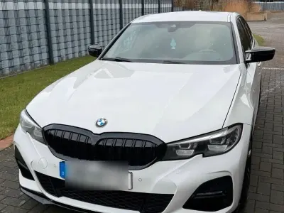 Gebraucht BMW 320 190 PS (139 kW) 2019 Weiß Limousine