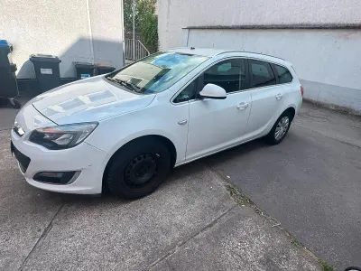 Gebraucht Opel Astra 165 PS (121 kW) 2013 Weiß Kombi