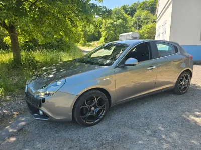 Gebraucht Alfa Romeo Giulietta Super 120 PS (88 kW) 2019 Grau Kleinwagen