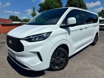 Gebraucht Ford Tourneo Titanium 136 PS (100 kW) 2025 Frostweiß Van / Kleinbus