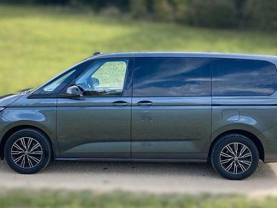 Gebraucht VW Multivan 150 PS (110 kW) 2023 Grau Van