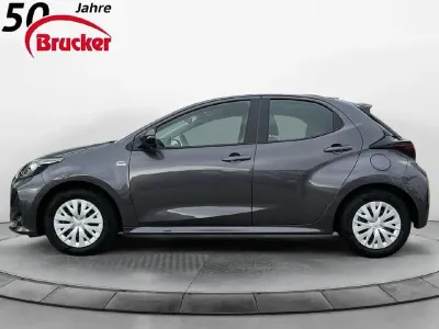 Gebraucht Toyota Yaris Hybrid Business Edition 116 PS (85 kW) 2023 Grau Limousine