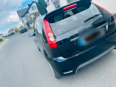 Gebraucht Ford Fiesta 90 PS (66 kW) 2005 Schwarz Kleinwagen