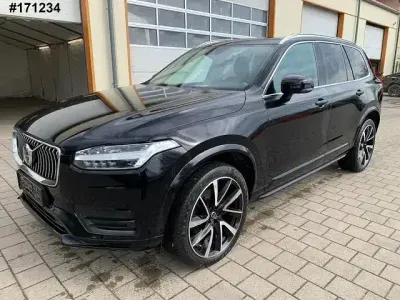 Gebraucht Volvo XC90 Momentum 235 PS (172 kW) 2022 Black metallic SUV