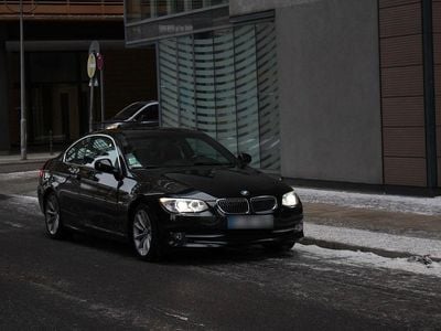 Gebraucht BMW 325 204 PS (150 kW) 2010 Schwarz Coupé