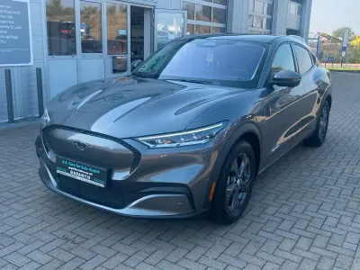 Gebraucht Ford Mustang Mach-E 197 kW (269 PS) 2021 Carbonized gray/asher gray SUV