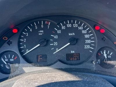 Usata Opel Corsa 75 CV (55 kW) 2001 Utilitaria