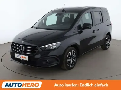 Gebraucht Mercedes T180 Progressive 116 PS (85 kW) 2022 Loparitschwarz Van / Kleinbus