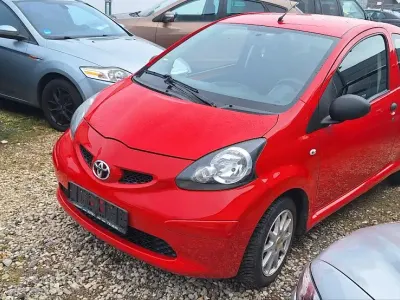 Używany Toyota Aygo 68 KM (50 kW) 2008 Czerwony Hatchback