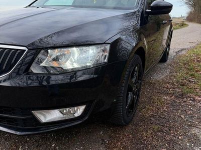 Gebraucht Skoda Octavia Ambition 105 PS (77 kW) 2014 Schwarz Kombi