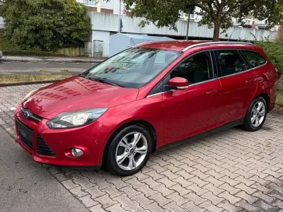 Gebraucht Ford Focus 125 PS (91 kW) 2012 Rot Kombi