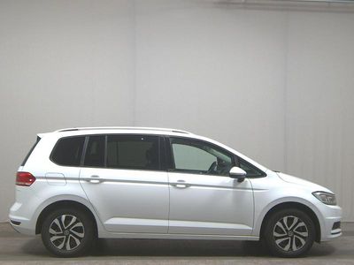 Second-hand VW Touran Active 150 CP (110 kW) 2021 Alb Monovolum