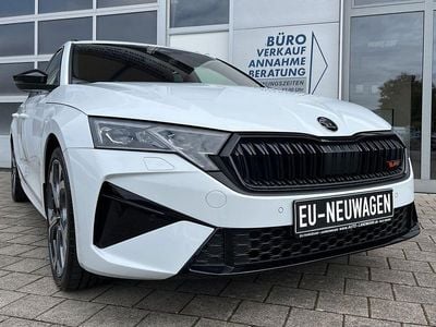 Neu Skoda Octavia RS 265 PS (194 kW) 2025 Moon weiß Kombi