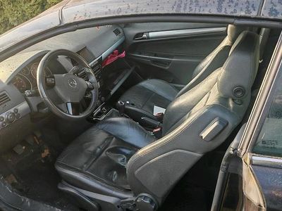 Schwarz Gebraucht 2007 Opel Astra Cabriolet Cabrio | 1.600 €