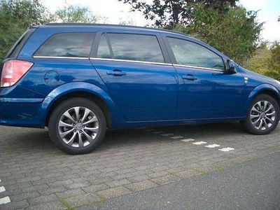 Begagnad Opel Astra Edition 110 HK (80 kW) 2010 Blå Sedan