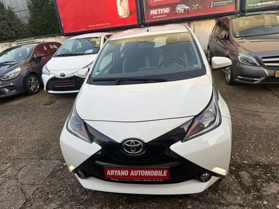 Weiß Gebraucht 2016 Toyota Aygo X-play Kleinwagen | 7.990 € (Fairer Preis)
