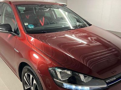 Gebraucht VW Golf VII IQ Drive 131 PS (96 kW) 2019 Rot Limousine