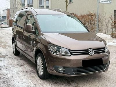 Braun Gebraucht 2015 VW Caddy Maxi Comfortline Van / Kleinbus | 14.399 € (Fairer Preis)