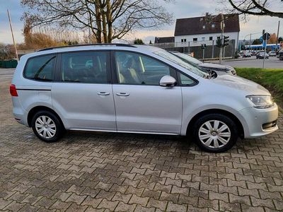 Gebraucht VW Sharan 140 PS (102 kW) 2015 Silber Van / Kleinbus