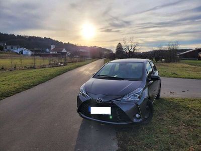 gebraucht Toyota Yaris Yaris15-Dual-VVT-iE Comfort mit Design-Paket