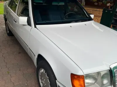 Gebraucht Mercedes 200 75 PS (55 kW) 1989 Weiß Limousine