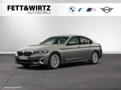 Gebraucht BMW 530e Luxury Line 292 PS (214 kW) 2021 Berninagrau bernsteineffekt Limousine