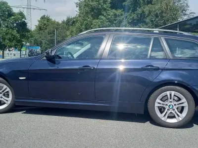 Gebraucht BMW 320 170 PS (125 kW) 2009 Blau Kombi