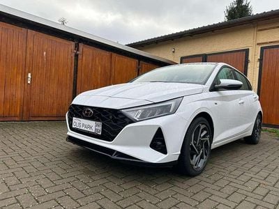 Polar white / sol Gebraucht 2021 Hyundai i20 Intro Edition Kleinwagen | 14.800 € (Fairer Preis)