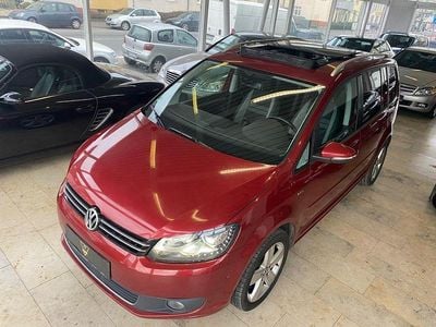 Rot Gebraucht 2013 VW Touran Life Van / Kleinbus | 9.999 € (Fairer Preis)