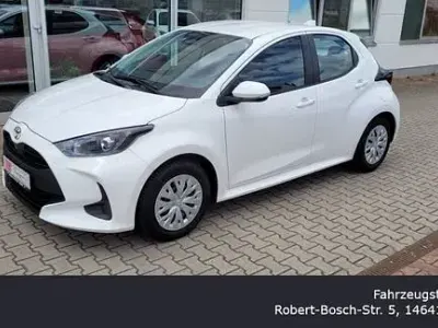 Gebraucht Toyota Yaris Comfort 116 PS (85 kW) 2024 Super white Kleinwagen
