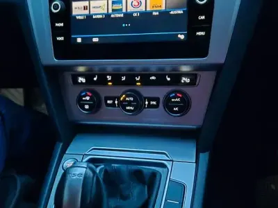 Gebraucht VW Passat Highline 150 PS (110 kW) 2018 Grau Kombi