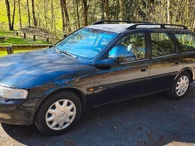 Second-hand Opel Vectra 116 CP (85 kW) 1997 Albastru Break