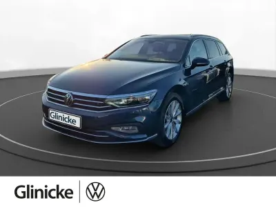 Gebraucht VW Passat Elegance 200 PS (147 kW) 2021 Aquamarinblau metallic Kombi