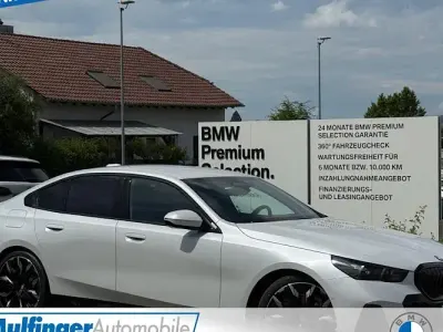 Neu BMW 540 Shadowline 303 PS (222 kW) 2026 Mineralweiss Limousine